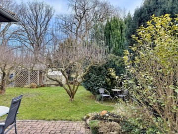Garten - Wohnen auf einer Ebene im gepflegten Bungalow mit Wintergarten und Kamin in Eckerde