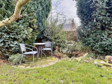 Garten - Wohnen auf einer Ebene im gepflegten Bungalow mit Wintergarten und Kamin in Eckerde