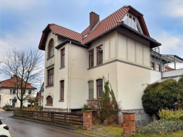Außenansicht - Gemütliche 4,5-Zimmer-Wohnung mit großem Balkon in Bahnhofsnähe