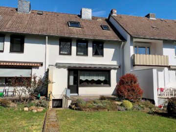 Ansicht von hinten - Solides Reihenmittelhaus mit Vollkeller und 5 Zimmern in toller Wohnlage von Seelze