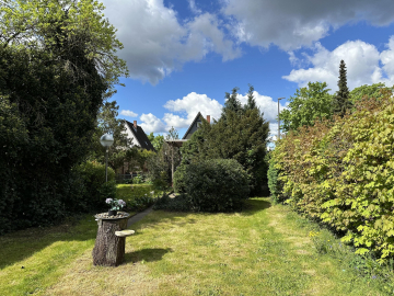 Garten - Sanierungsbedürftiges Einfamilienhaus mit Garten und Garage