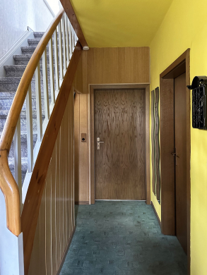 Flur - Sanierungsbedürftiges Einfamilienhaus mit Garten und Garage