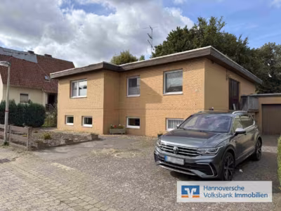 Großburgwedel: Unterkellerter Flachdachbungalow in bester Lage, 30938 Burgwedel, Bungalow