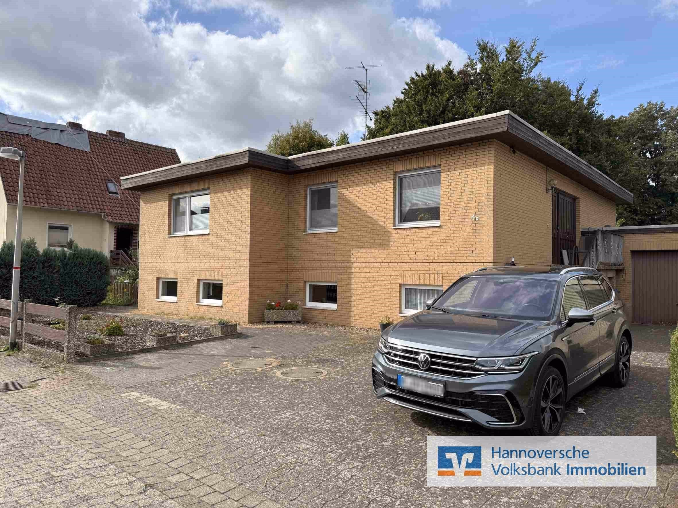 Großburgwedel: Unterkellerter Flachdachbungalow in bester Lage, 30938 Burgwedel, Bungalow