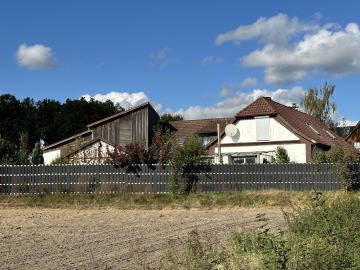 Außenansicht - Renoviertes Mehrfamilienhaus auf großem Grundstück