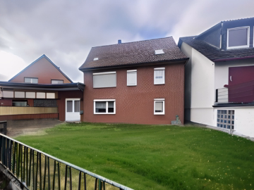 Hausansicht 2 - Söhlde-Bettrum: Zweifamilienhaus mit Gewerbeanteil