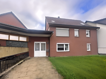 Hausansicht 3 - Söhlde-Bettrum: Zweifamilienhaus mit Gewerbeanteil