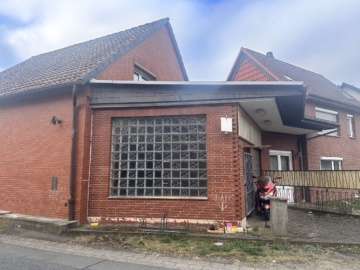 Außenansicht - Söhlde-Bettrum: Zweifamilienhaus mit Gewerbeanteil