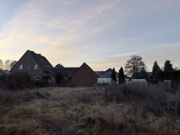 Garten - Zwangsversteigerung prov.-frei: Zweifamilienhaus in Nienhagen