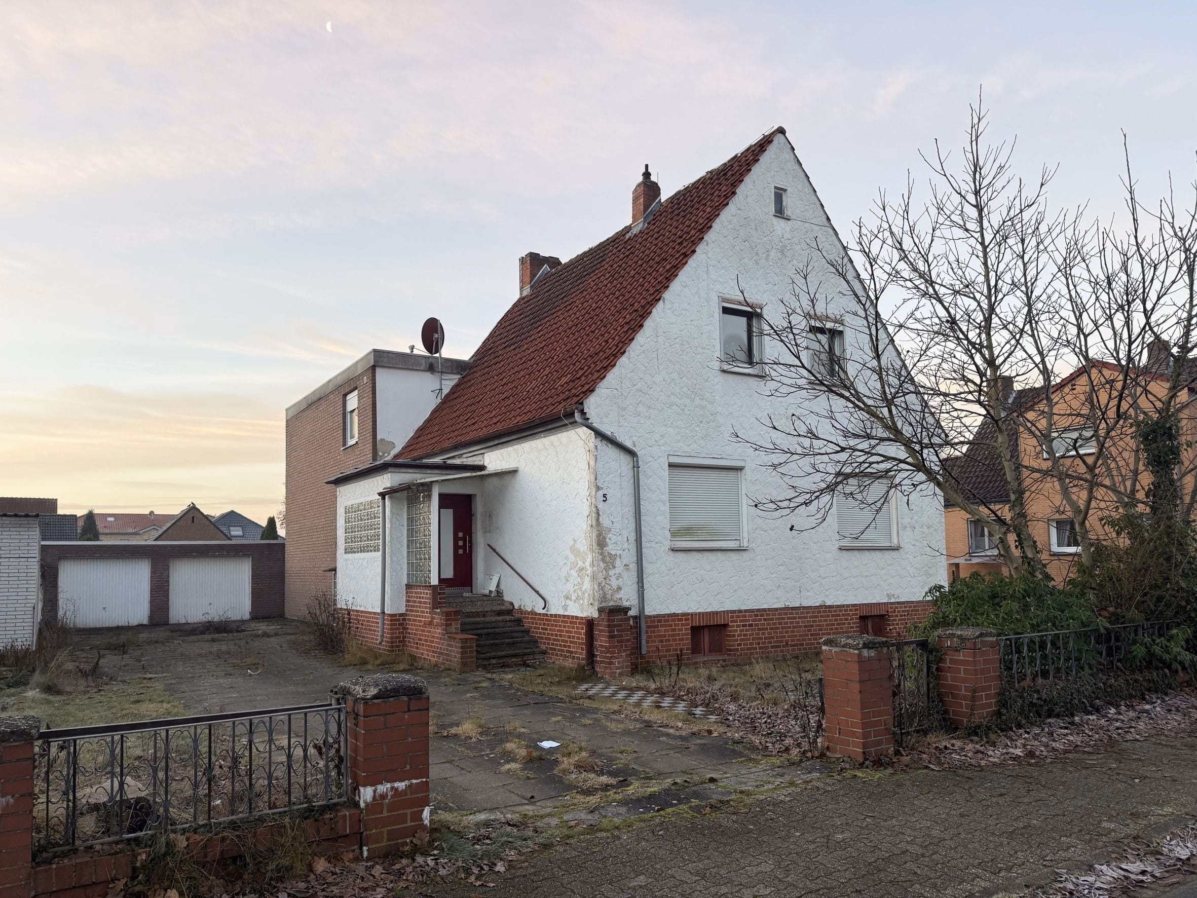 Zwangsversteigerung prov.-frei: Zweifamilienhaus in Nienhagen, 29336 Nienhagen, Zweifamilienhaus