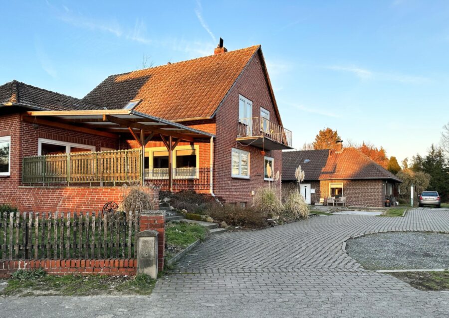 Grundstück m. Haus u. Bungalow - TOP Preis!!! Zwei Häuser auf großem Grundstück in Leveste