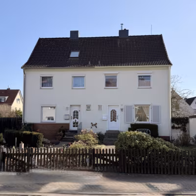 Celle-Neuenhäusen: Modernisierungsbedürftige DHH mit Keller und Garage auf sonnigem Grundstück, 29221 Celle, Doppelhaushälfte