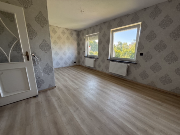 Zimmer 1 OG - Zwangsversteigerung – provisionsfrei: Reihenmittelhaus in Langenhagen