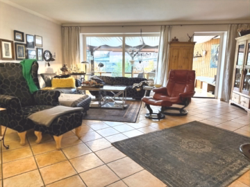 Wohnzimmer - Tolle Lage in Hohenhameln: Gepflegte Doppelhaushälfte mit Wintergarten und Sauna