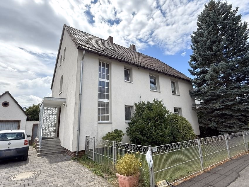 Großes, freistehendes Zweifamilienhaus in Weetzen, 30952 Ronnenberg, Zweifamilienhaus