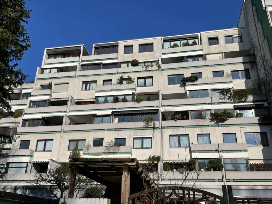 Terrrassenansicht - Große, renovierungsbedürftige Wohnung mit phantastischem Ausblick