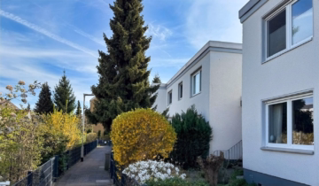 Ansicht - Modernisierungsbedürftige 3,5-Zimmer-ETW mit Reihenhauscharakter