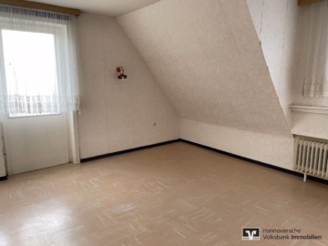 Wohnzimmer Dachgeschoss - Hellendorf: Großes Einfamilienhaus mit Potenzial