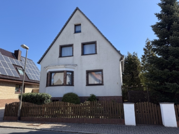 Außenansicht - Sanierungsbedürftiges EFH in Langenhagen