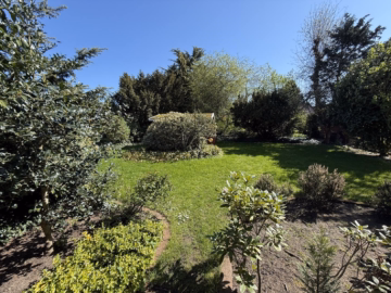 Garten - Sanierungsbedürftiges EFH in Langenhagen