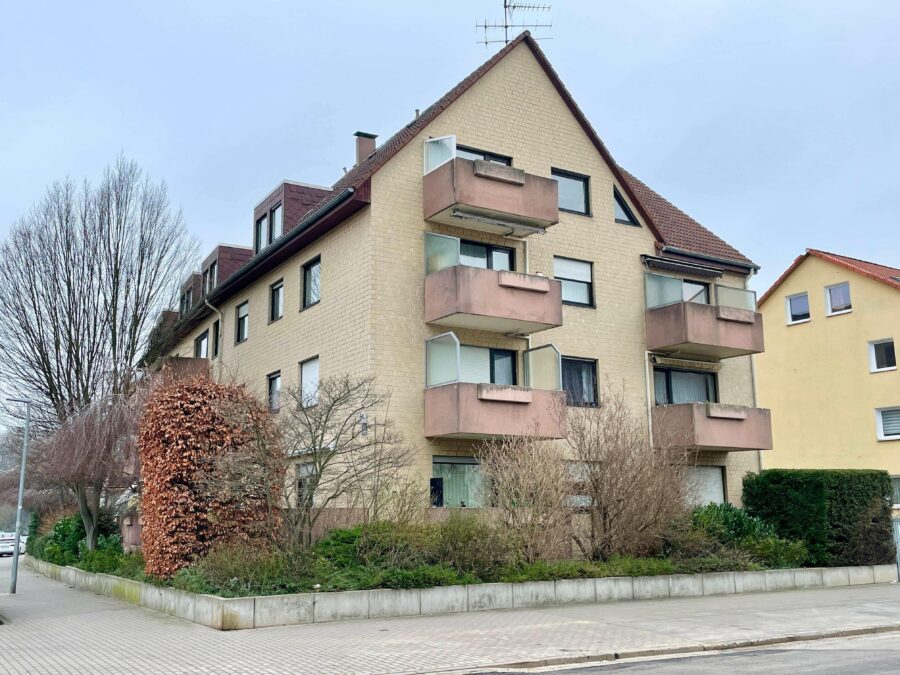 Vorderansicht - 4-Zi.-Maisonettewohnung mit Balkon und Tiefgarage in guter Lage von Hannover-Stöcken