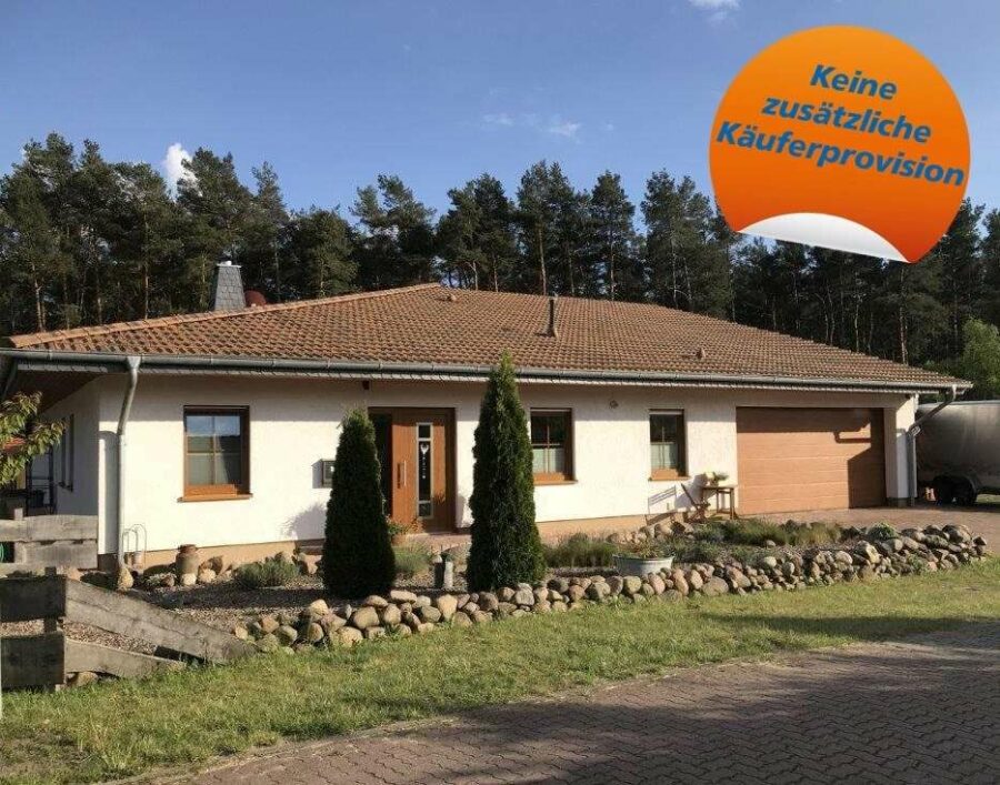 Vorderansicht des Hauses - Ohne Käuferprovision - Außergewöhnlich schöner Bungalow in traumhaft ruhiger Umgebung