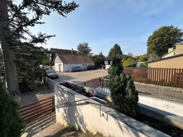 Blick auf Wendehammer - Großzügiges Einfamilienhaus – praktisch zum Bodenwert
