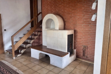 Kachelofen im Essbereich - Einfamilienhaus mit Wintergarten, Sauna und Garage in Sibbesse