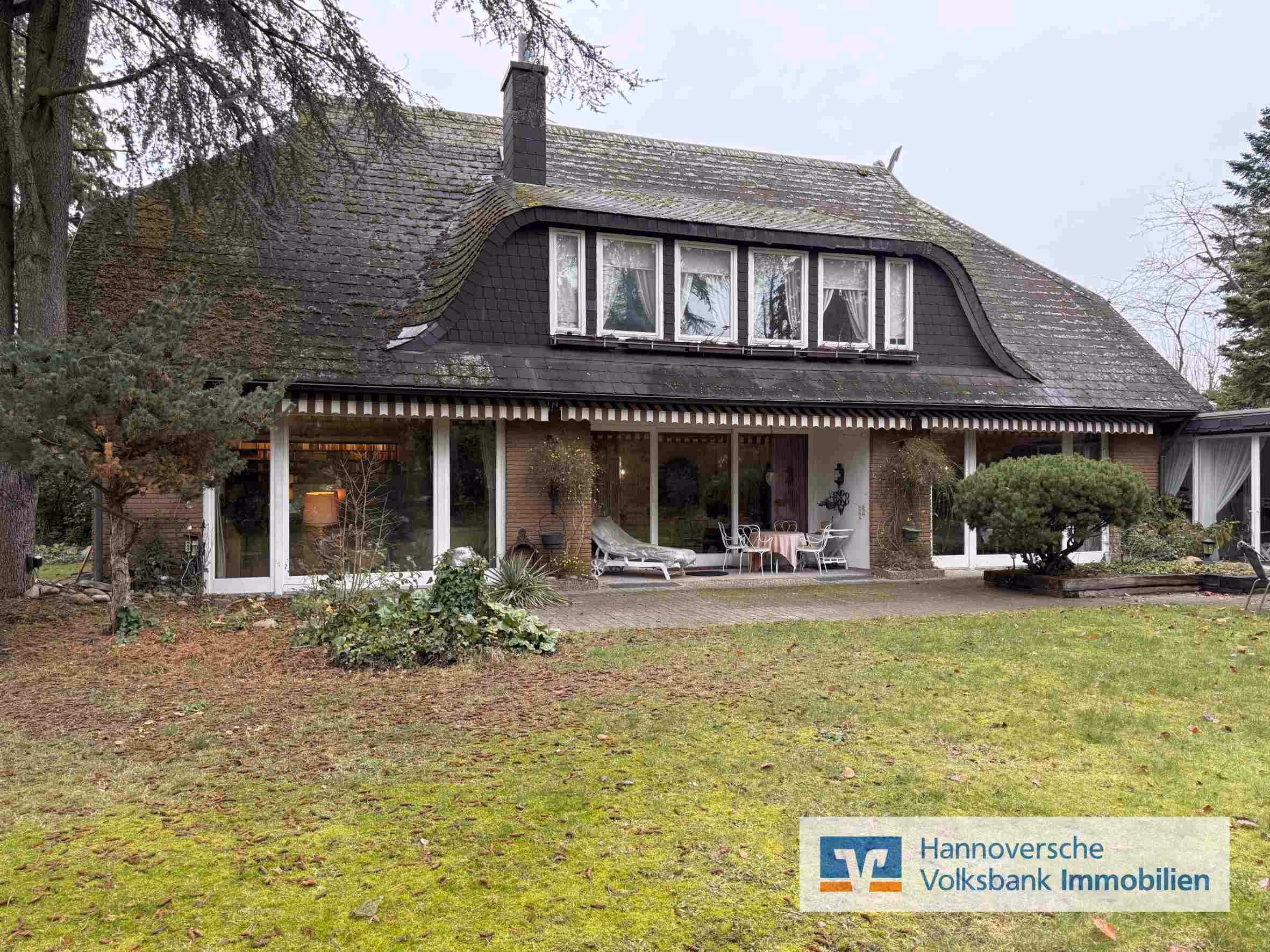 Großburgwedel: Repräsentative Landhausvilla auf großem Grundstück, 30938 Burgwedel, Landhaus