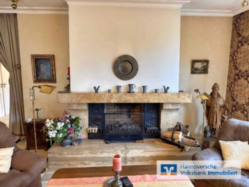 Kamin - Großburgwedel: Repräsentative Landhausvilla auf großem Grundstück