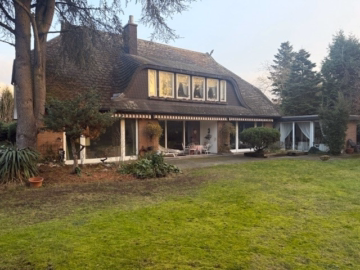 Großburgwedel: Repräsentative Landhausvilla auf großem Grundstück, 30938 Burgwedel, Landhaus