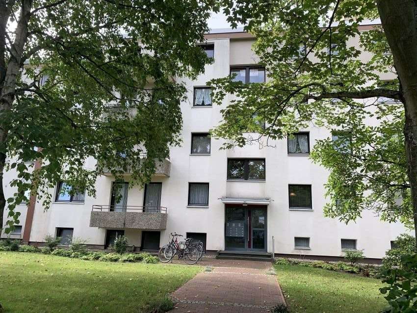 Kapitalanlage – Vermietete, große Wohnung mit Balkon und Loggia., 30457 Hannover, Wohnung