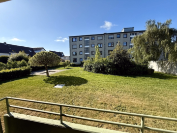 Ausblick in den Garten - Sehr gepflegte 3-Zi.-ETW im Hochparterre mit Balkon in zentraler Wohnlage von Seelze