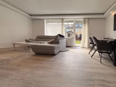 Auf Erbpacht: Erst 2025 komplett modernisiertes Reihenmittelhaus in Hi.-Drispenstedt, 31135 Hildesheim, Reihenmittelhaus