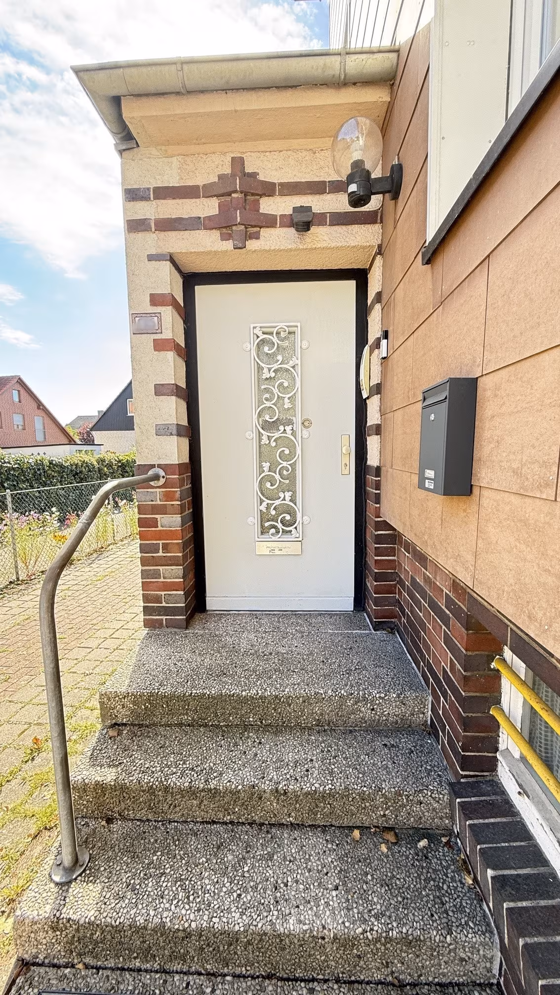 Döhren: Zweifamilienhaus – Kaffeemühle auf einem großzügigen Grundstück, 30519 Hannover, Zweifamilienhaus