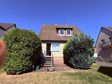 Hausansicht - Garten - Sie lieben das Landleben!? 1-2 Familienhaus mit einem großen, sonnigen Grundstück in Hülsede