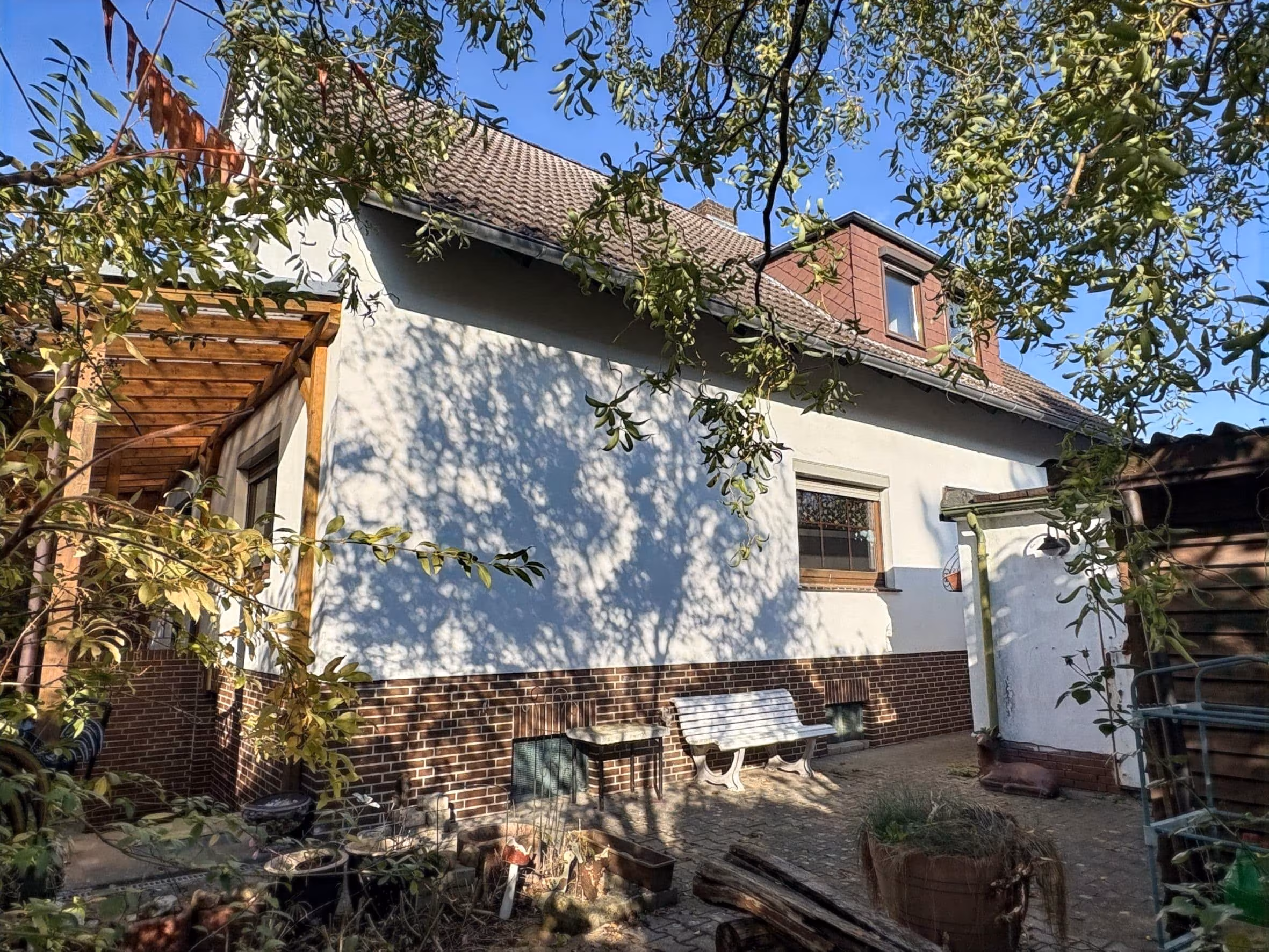 Uetze/ Dollbergen: Großes Ein- oder Zweifamilienhaus in ruhiger Sackgasse 2 Uetze/ Dollbergen: Großes Ein- oder Zweifamilienhaus in ruhiger Sackgasse, 31311 Uetze, Einfamilienhaus