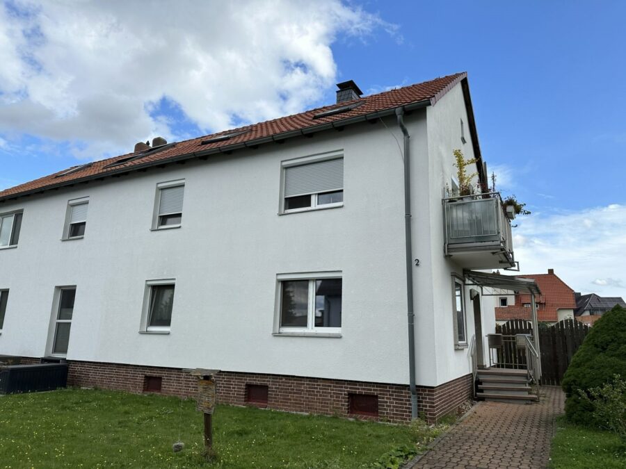 Hauseingang - Teilvermietetes Ein-/Zweifamilienhaus mit großem Grundstück in Ronnenberg