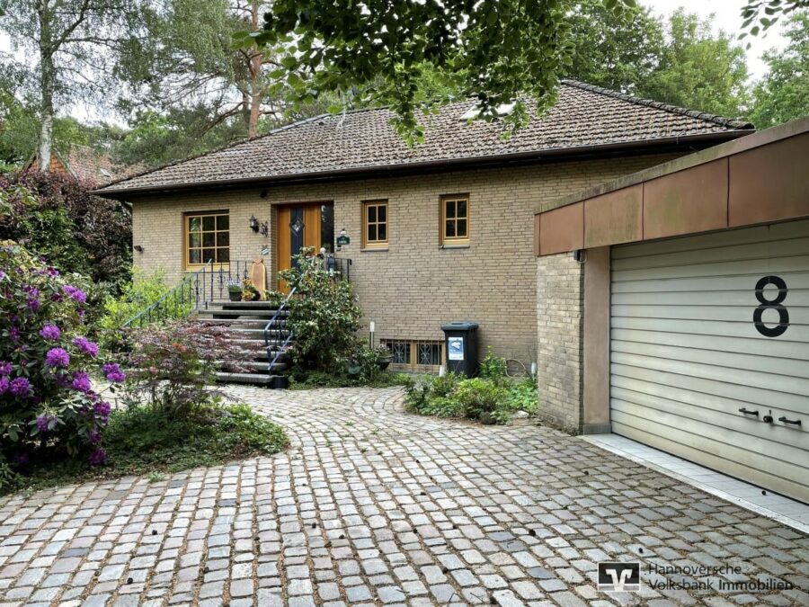 EIngangsansicht - Schönes Einfamilienhaus auf Traumgrundstück