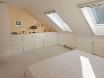 Helles Schlafzimmer - Gepflegte Maisonette-Eigentumswohnung mit drei Balkonen