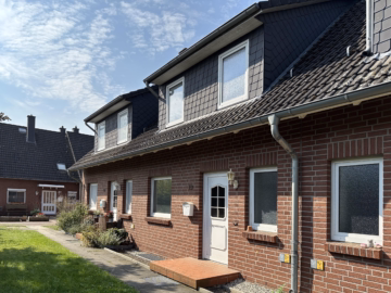 Hauseingang - Celle-Groß Hehlen: Geräumiges Reihenmittelhaus mit Terrasse, Garten und Garage