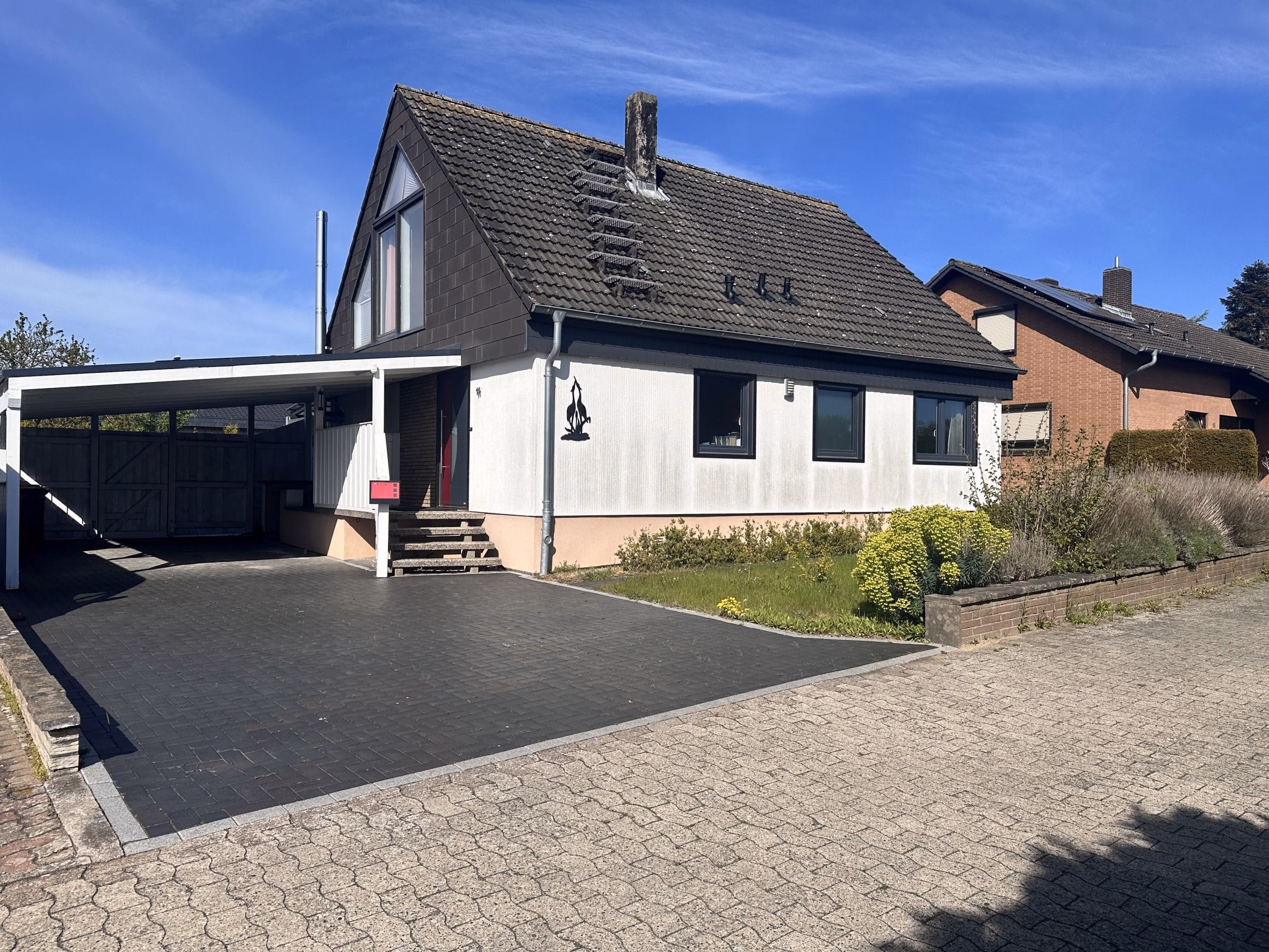 Söhlde: Streif-Haus mit Kamin, Garage, Caport, Keller und PV-Anlage, 31185 Söhlde, Einfamilienhaus