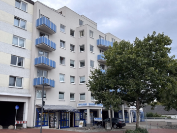 Ansicht von der Straße aus - Wohnen in der Stadt: 3-Zimmerwohnung mit Balkon und Aufzug
