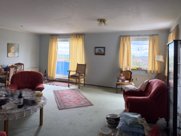 Wohnzimmer - Wohnen in der Stadt: 3-Zimmerwohnung mit Balkon und Aufzug