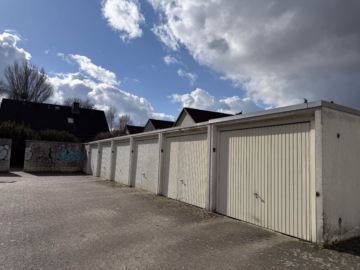 Garagenhof - Bad Nenndorf: Super gepflegtes Einfamillien-Stadthaus mit PV-Anlage, Vollkeller und Garage