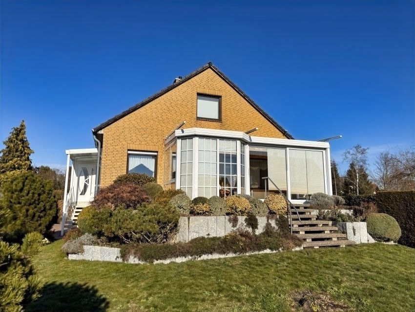 Attraktives Ein-/Zweifamilienhaus in idyllischer Feldrandlage, 30989 Gehrden, Einfamilienhaus