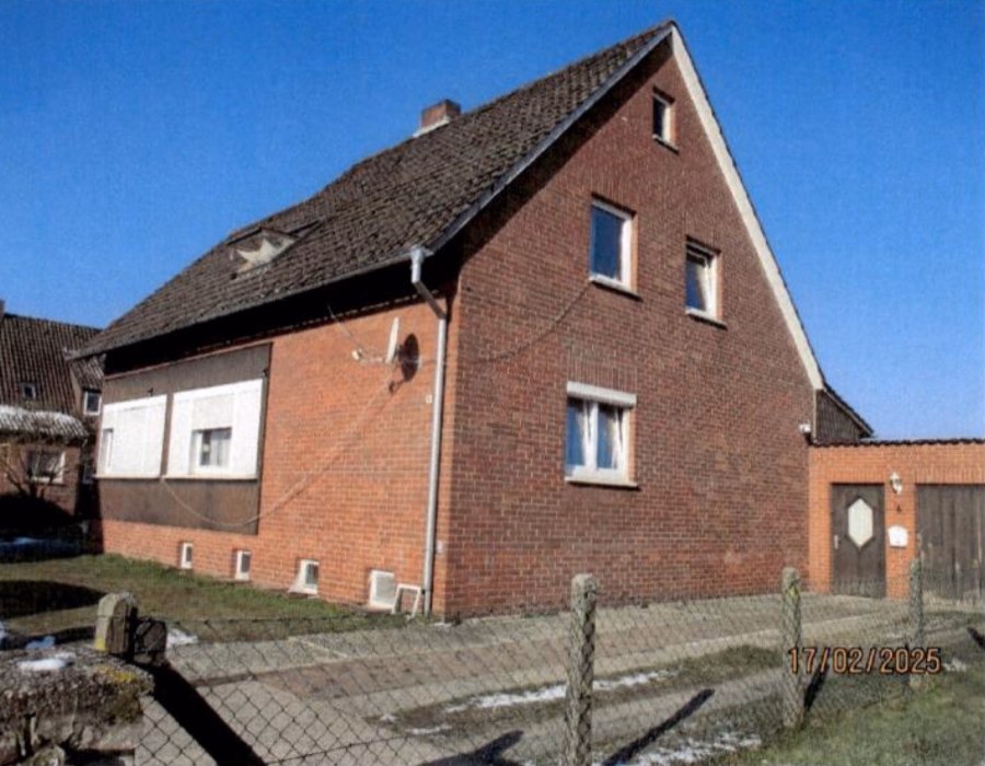 Ansicht Südosten - Zwangversteigerung prov.-frei: EFH in Leese