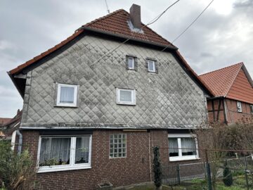 Hohenhameln OT Clauen: Haus für Handwerker mit Doppelgarage und Nebengebäude - Rückwärtige Ansicht