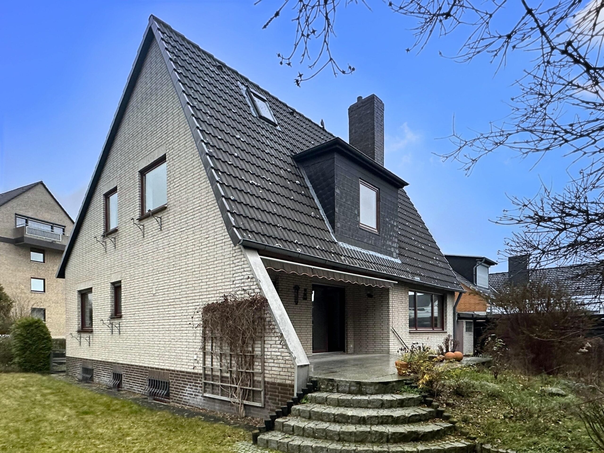 Sarstedt: Einfamilienhaus mit 6 Zimmern in attraktiver Wohnlage, 31157 Sarstedt, Einfamilienhaus