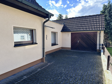 Burgdorf/Südstadt: Sehr gepflegtes Einfamilienhaus in herrlicher Lage - Ansicht Einfahrt